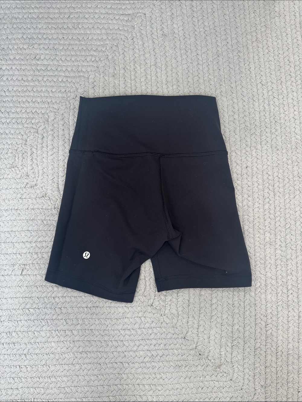 Lululemon Wunder Train 6” Bike Shorts - size 4
